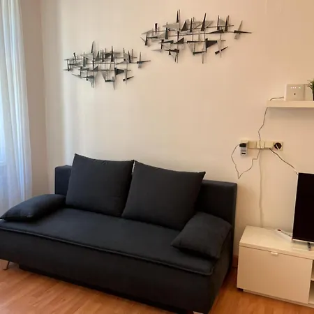 Cozy Two-Bedroom Apartment Near Metro Wien Exterior foto