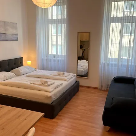 Cozy Two-Bedroom Apartment Near Metro Wien Exterior foto