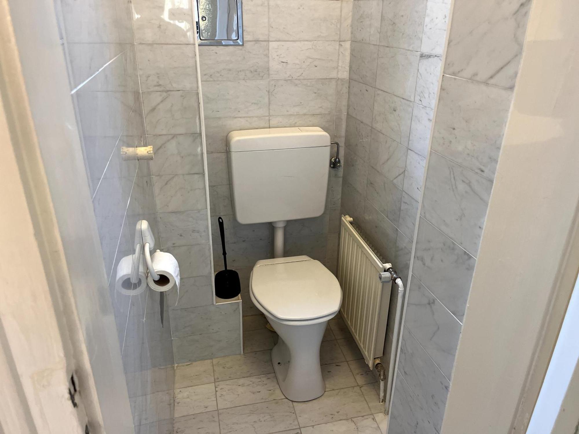 Cozy Two-bedroom Near Metro Vienna