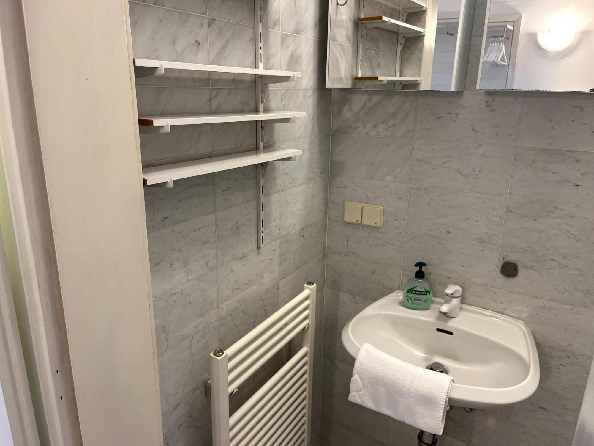 Apartment Cozy Two-bedroom Near Metro Vienna