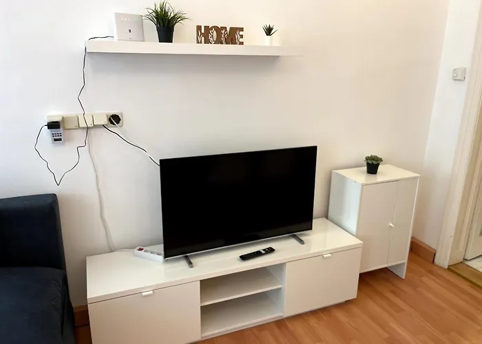 Cozy Two-Bedroom Apartment Near Metro