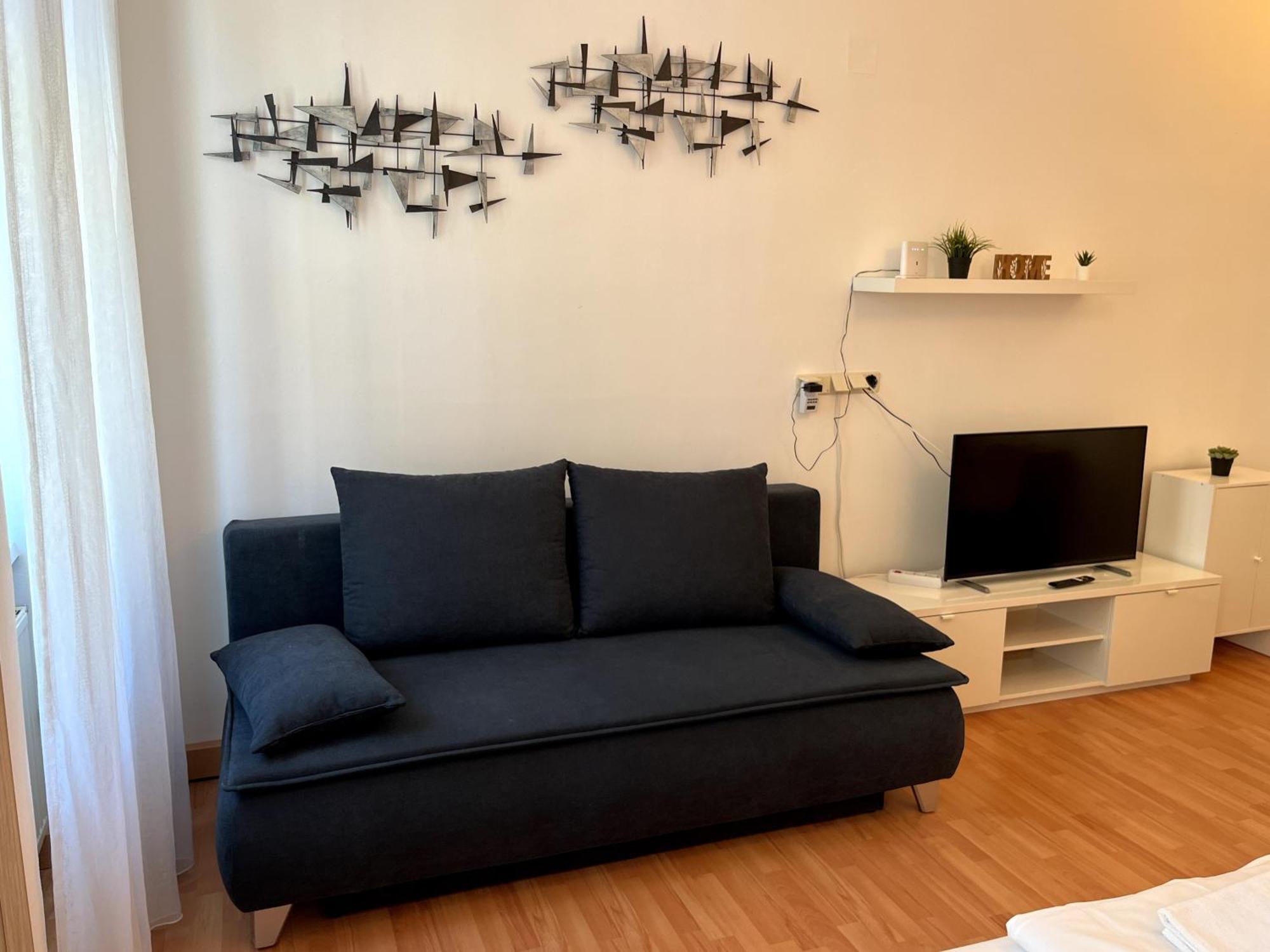 Apartment Cozy Two-bedroom Near Metro