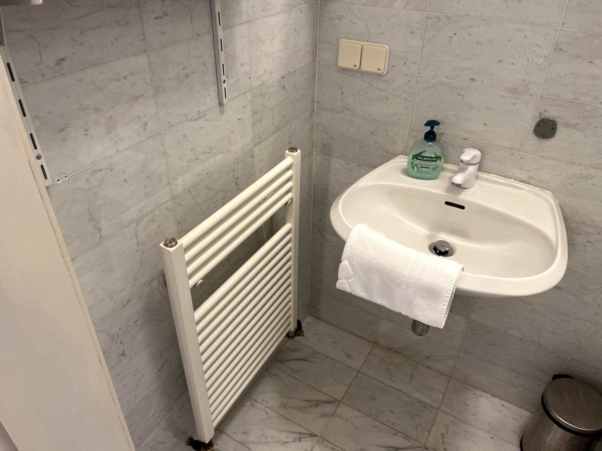 Apartment Cozy Two-bedroom Near Metro *