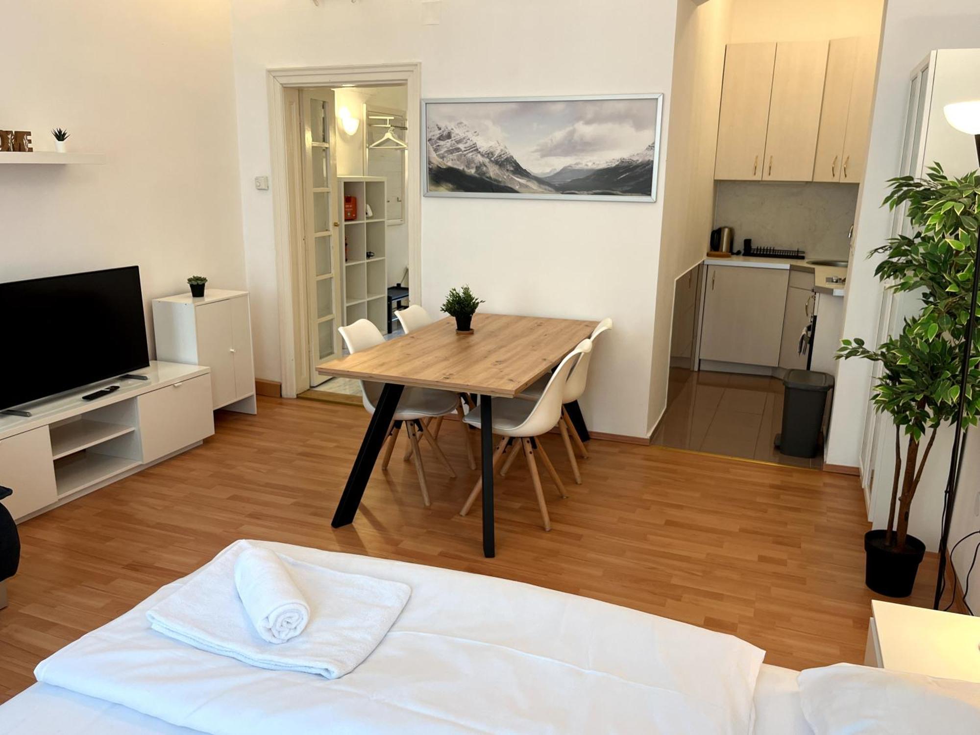 Cozy Two-bedroom Near Metro