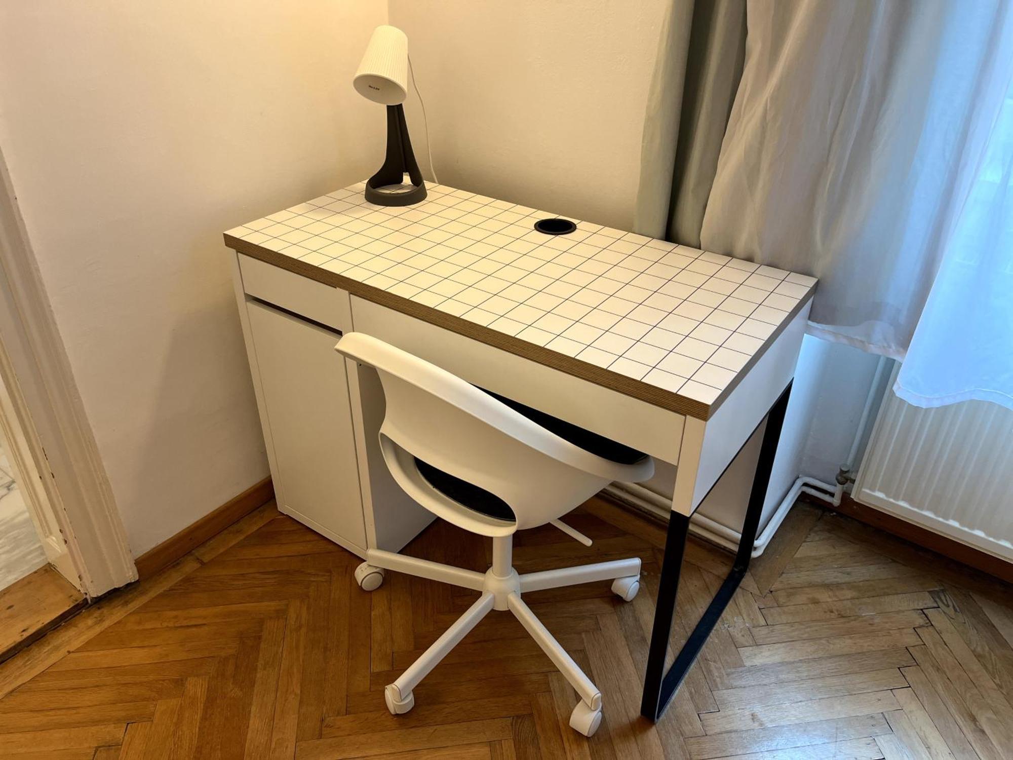 Cozy Two-bedroom Near Metro Apartment